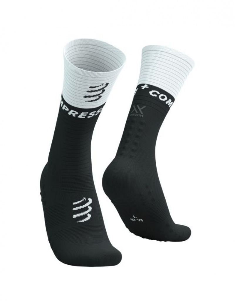 Férfi Compressport Mid Compression Socks V2.0 Futózokni Fekete Fehér | MTVNZRD-40