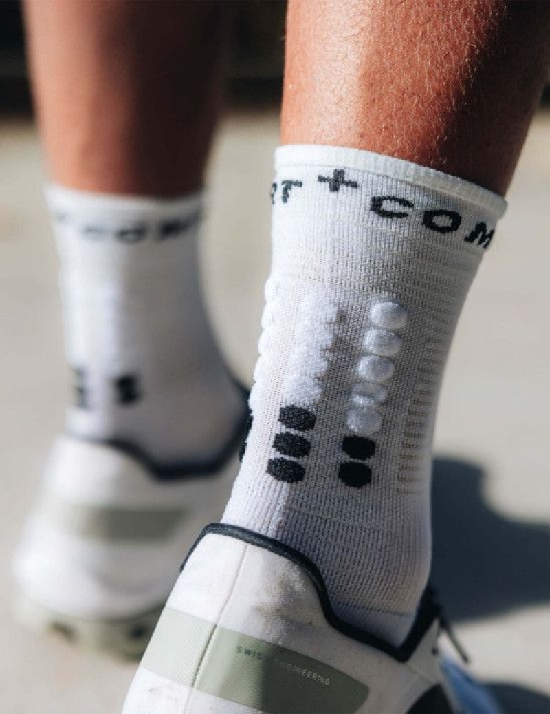 Férfi Compressport Pro Marathon Socks V2.0 Futózokni Fehér Fekete | CKYPFNH-13