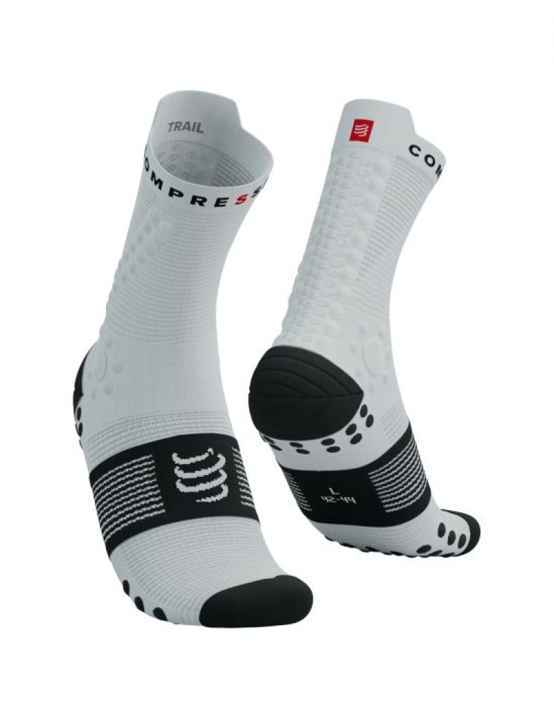 Férfi Compressport Pro Versenyautó Socks v4.0 Trail Futózokni Fehér Fekete | LRCJUSA-56