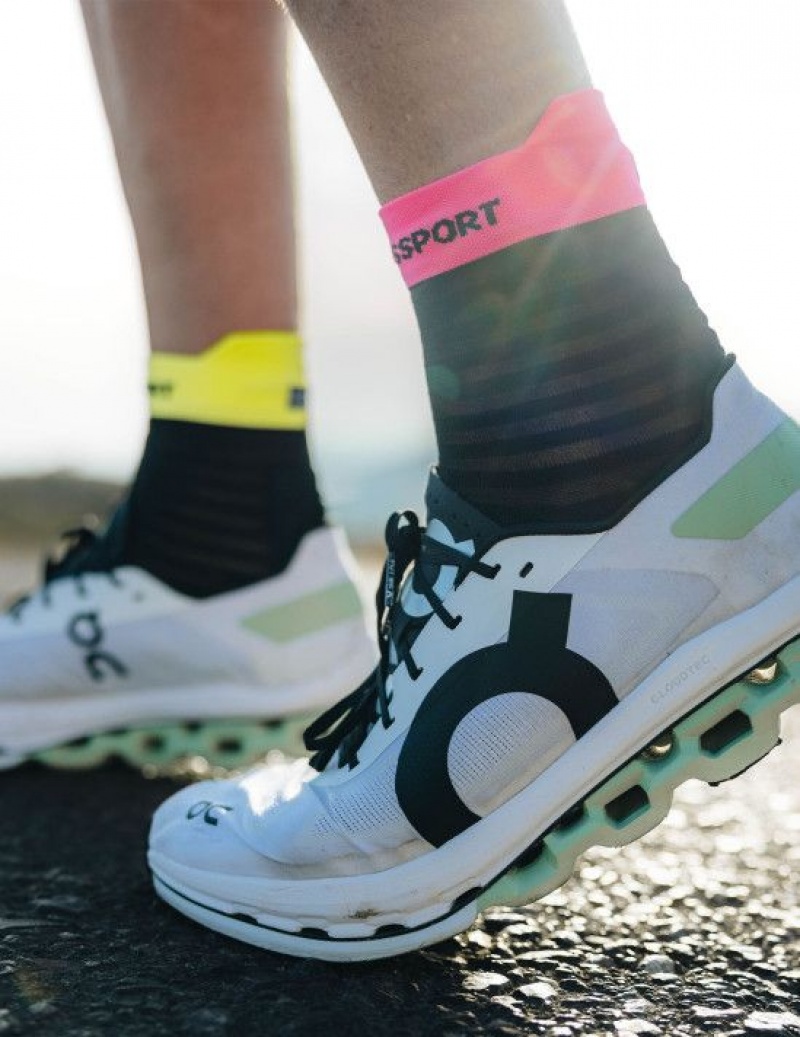 Férfi Compressport Pro Versenyautó Socks v4.0 Ultralight Run High Futózokni Fekete Sárga Rózsaszín | IDCXJRF-15