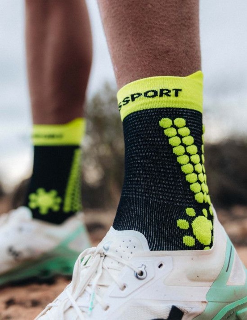 Férfi Compressport Pro Versenyautó Socks v4.0 Trail Futózokni Fekete Sárga Rózsaszín | EUMAFOG-86